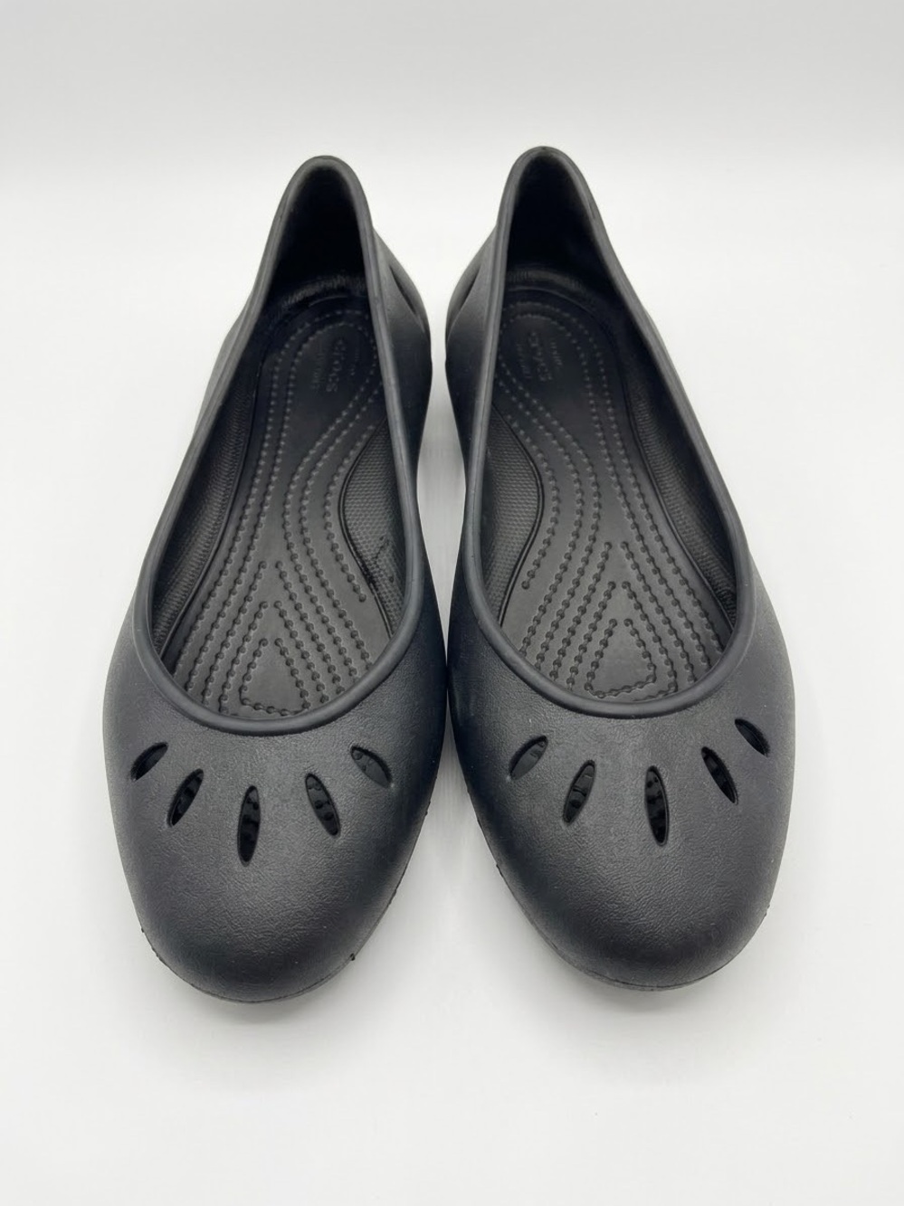Crocs Kadee Women’s Black Slip-On Ballet Flats Round Toe Cut-Outs US 7